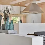 Ellanor - 1km From The Sea By Interhome
