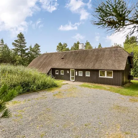 Ellanor - 1km From The Sea By Interhome