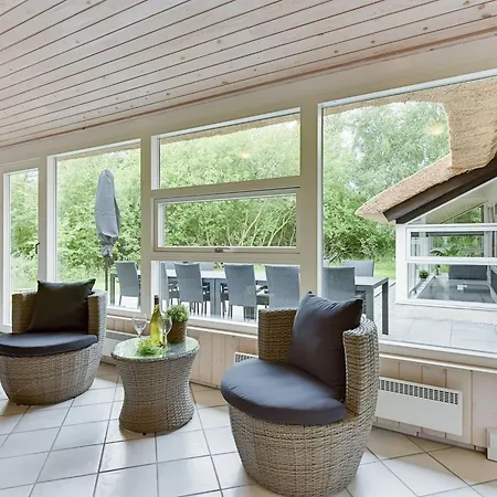 Vakantiehuis Ellanor - 1km From The Sea By Interhome