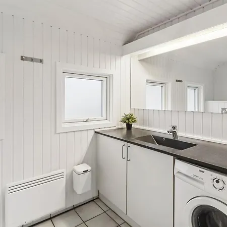 Ellanor - 1km From The Sea By Interhome