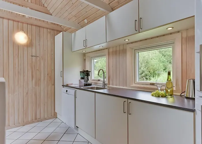 Nyaraló Ellanor - 1km From The Sea By Interhome *