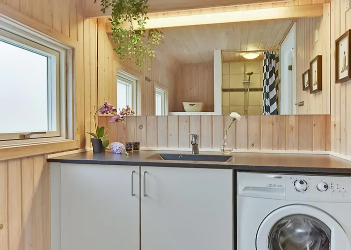 Ellanor - 1km From The Sea By Interhome Nyaraló